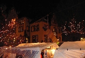 Weihnachtsmarkt08 - Storchen Skulptur